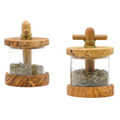 Kräutermühle aus Olivenholz - gefüllt mit Kräutern | Höhe: 13cm
